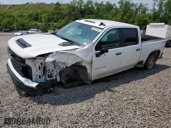 2024 Chevrolet Silverado 2500HD Work Truck z VIN 2GC4YLE76R1240298, wystawiony jako Copart lot #58204195 z przebiegiem 23 460 mil mil oraz Szkoda całkowita • Salvage title. Historia ofert i sprzedaży dostępna na DreamBid. Obrazek 1.