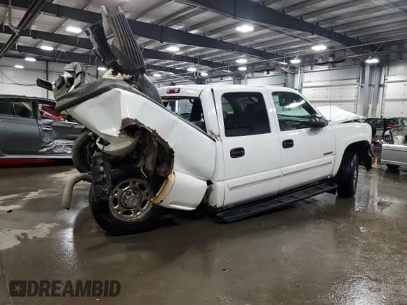 2004 Chevrolet Silverado 2500 LT с VIN 1GCGK23U24F106374, выставлен на аукционе Copart как лот 78864084 с пробегом Не указан миль и На запчасти • Non repairable. История ставок и продаж доступна на DreamBid. Изображение 3.
