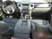 2019 Toyota Tundra Limited с VIN 5TFFY5F12KX250480, выставлен на аукционе Copart как лот 90564195 с пробегом 143 339 миль миль и На запчасти • Non repairable. История ставок и продаж доступна на DreamBid. Изображение 8.