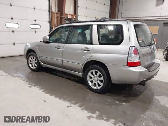 2006 Subaru Forester X with VIN JF1SG65646H726741, listed as a IAAI auction lot 43423864 with 231,019 mi miles and . Bid and sale history available at DreamBid. Image 3.