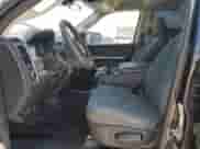 2018 Ram 1500 Tradesman z VIN 3C6RR6KG2JG225504, wystawiony jako Copart lot #56739575 z przebiegiem 137 272 mil mil oraz Szkoda całkowita • Salvage title. Historia ofert i sprzedaży dostępna na DreamBid. Obrazek 7.