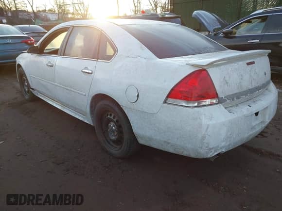 2011 Chevrolet Impala Police Police z VIN 2G1WD5EM0B1146423, wystawiony jako IAAI lot #41401340 z przebiegiem 105 133 mil mil oraz . Historia ofert i sprzedaży dostępna na DreamBid. Obrazek 3.