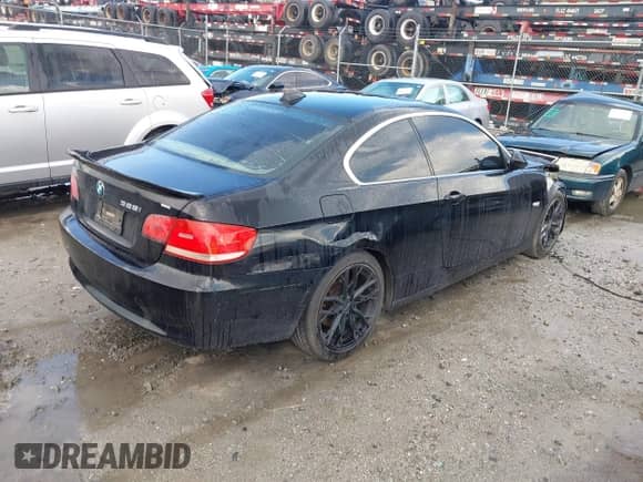 2007 BMW 3 Series 328i с VIN WBAWB33597PV70199, выставлен на аукционе IAAI как лот 42759542 с пробегом 179 799 миль миль и . История ставок и продаж доступна на DreamBid. Изображение 4.