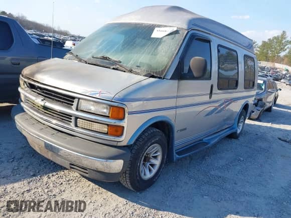 1998 Chevrolet Express Cargo YF7 z VIN 1GBFG15R5W1006466, wystawiony jako IAAI lot #41668464 z przebiegiem Nie podano mil oraz . Historia ofert i sprzedaży dostępna na DreamBid. Obrazek 2.