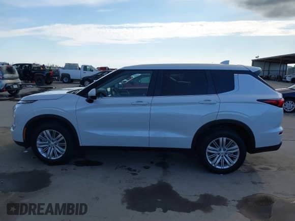 2024 Mitsubishi Outlander ES with VIN JA4J3UA85RZ004684, listed as a IAAI auction lot 41289047 with 18,819 mi miles and . Bid and sale history available at DreamBid. Image 14.