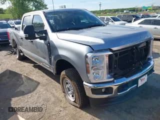 2024 Ford F-250 XL z VIN 1FT7W2BT8REE95869, wystawiony jako IAAI lot #42170240 z przebiegiem Nie podano mil oraz . Historia ofert i sprzedaży dostępna na DreamBid. Obrazek 1.