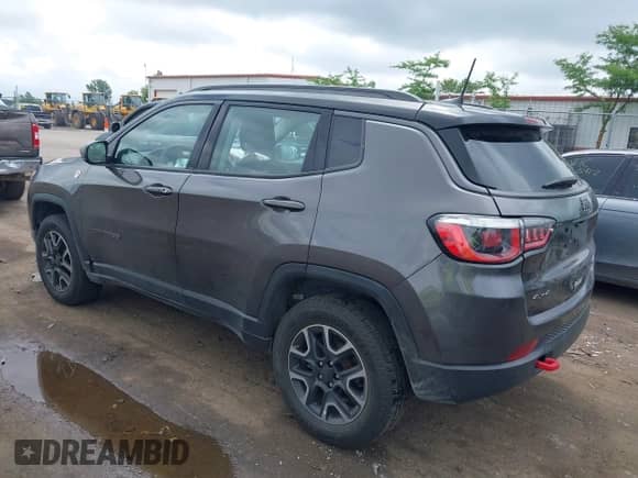 2019 Jeep Compass Trailhawk z VIN 3C4NJDDB8KT722053, wystawiony jako IAAI lot #42634252 z przebiegiem 69 628 mil mil oraz . Historia ofert i sprzedaży dostępna na DreamBid. Obrazek 3.