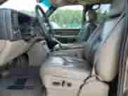 2001 Chevrolet Suburban LS z VIN 3GNFK16T01G208153, wystawiony jako Copart lot #68211525 z przebiegiem 261 471 mil mil oraz Szkoda całkowita • Salvage title. Historia ofert i sprzedaży dostępna na DreamBid. Obrazek 7.