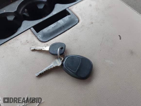 2008 Chevrolet Silverado 2500HD 1LT z VIN 1GCHC23KX8F104183, wystawiony jako IAAI lot #42474727 z przebiegiem 284 682 mil mil oraz . Historia ofert i sprzedaży dostępna na DreamBid. Obrazek 11.