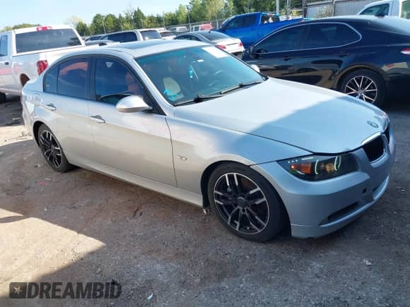 2007 BMW 3 Series 328i z VIN WBAVC53527FZ75041, wystawiony jako IAAI lot #43240788 z przebiegiem 165 460 mil mil oraz . Historia ofert i sprzedaży dostępna na DreamBid. Obrazek 1.