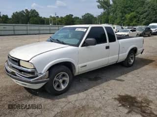 2002 Chevrolet S-10 LS с VIN 1GCCS19W328257291, выставлен на аукционе Copart как лот 66717975 с пробегом 241 235 миль миль и Списание • Salvage title. История ставок и продаж доступна на DreamBid. Изображение 1.