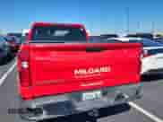 2024 Chevrolet Silverado 1500 LT z VIN 1GCRDDEK1RZ155405, wystawiony jako IAAI lot #43540237 z przebiegiem 50 431 mil mil oraz . Historia ofert i sprzedaży dostępna na DreamBid. Obrazek 18.