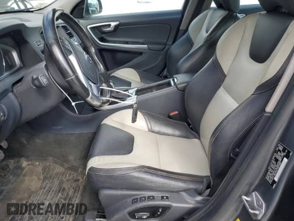 2016 Volvo S60 T5 Platinum с VIN YV4612UM2G2001288, выставлен на аукционе Copart как лот 46215315 с пробегом 124 728 миль миль и Списание • Salvage title. История ставок и продаж доступна на DreamBid. Изображение 7.