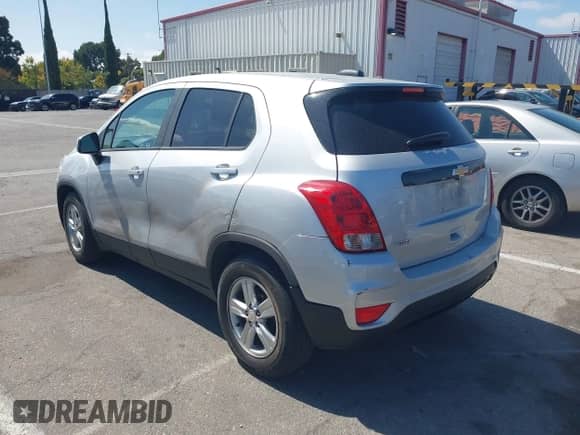 2022 Chevrolet Trax LS с VIN KL7CJKSM5NB552334, выставлен на аукционе IAAI как лот 42794363 с пробегом 57 394 миль миль и . История ставок и продаж доступна на DreamBid. Изображение 3.