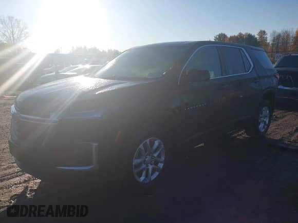 2022 Chevrolet Traverse LS z VIN 1GNEVFKW7NJ195163, wystawiony jako IAAI lot #43495512 z przebiegiem 37 055 mil mil oraz . Historia ofert i sprzedaży dostępna na DreamBid. Obrazek 2.
