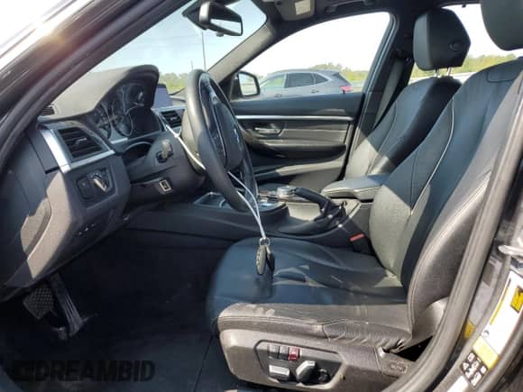 2016 BMW 3 Series 328i xDrive z VIN WBA8G5C57GK752874, wystawiony jako Copart lot #69624284 z przebiegiem 139 039 mil mil oraz Nie do naprawy • Non repairable. Historia ofert i sprzedaży dostępna na DreamBid. Obrazek 7.