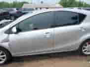 2015 Toyota Prius One z VIN JTDKDTB38F1582101, wystawiony jako IAAI lot #42429002 z przebiegiem 182 948 mil mil oraz . Historia ofert i sprzedaży dostępna na DreamBid. Obrazek 14.