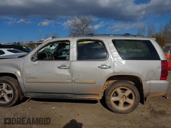 2008 Chevrolet Tahoe 1LT с VIN 1GNFK13038J109247, выставлен на аукционе IAAI как лот 41234271 с пробегом 371 622 миль миль и . История ставок и продаж доступна на DreamBid. Изображение 15.
