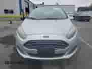 2015 Ford Fiesta SE z VIN 3FADP4BJ1FM164167, wystawiony jako Copart lot #70409585 z przebiegiem 192 708 mil mil oraz Czysty tytuł • Clean title. Historia ofert i sprzedaży dostępna na DreamBid. Obrazek 5.