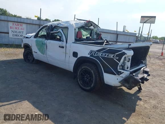 2025 Ram 1500 Rebel z VIN 1C6SRFLPXSN576962, wystawiony jako IAAI lot #42871333 z przebiegiem Nie podano mil oraz . Historia ofert i sprzedaży dostępna na DreamBid. Obrazek 3.