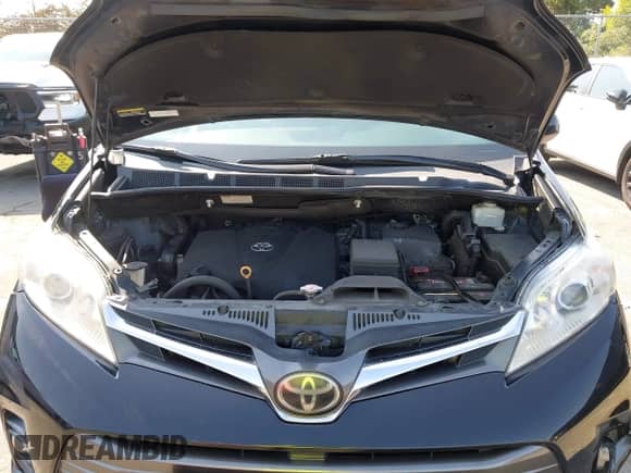 2019 Toyota Sienna Limited Premium with VIN 5TDDZ3DC3KS220715, listed as a IAAI auction lot 43206432 with 137,411 mi miles and . Bid and sale history available at DreamBid. Image 10.