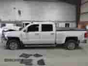 2017 Chevrolet Silverado 2500HD LTZ z VIN 1GC1KWEY8HF226862, wystawiony jako IAAI lot #42167810 z przebiegiem 131 837 mil mil oraz . Historia ofert i sprzedaży dostępna na DreamBid. Obrazek 14.