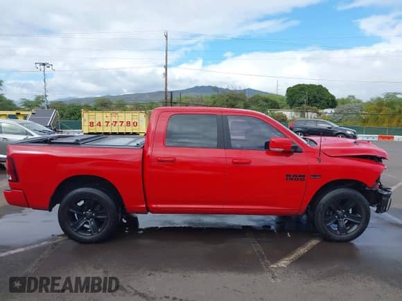 2017 Ram 1500 Sport z VIN 1C6RR7MT7HS653619, wystawiony jako IAAI lot #41484129 z przebiegiem 89 018 mil mil oraz . Historia ofert i sprzedaży dostępna na DreamBid. Obrazek 14.