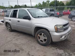 2007 Chevrolet TrailBlazer LS с VIN 1GNDT13SX72157715, выставлен на аукционе IAAI как лот 43118115 с пробегом 214 509 миль миль и . История ставок и продаж доступна на DreamBid. Изображение 1.