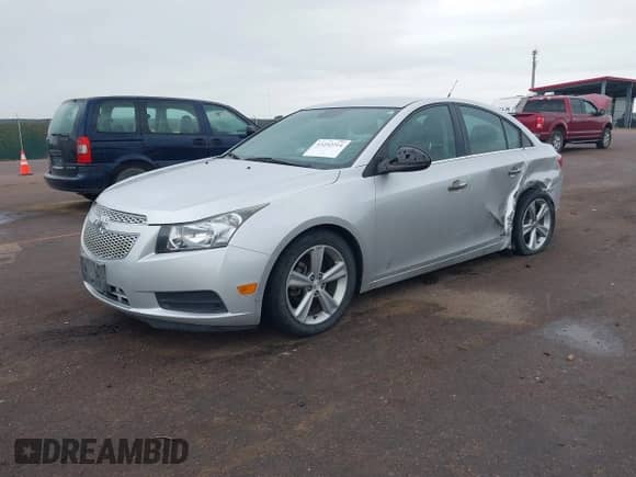 2014 Chevrolet Cruze 2LT с VIN 1G1PE5SB2E7374094, выставлен на аукционе IAAI как лот 43252214 с пробегом 95 638 миль миль и . История ставок и продаж доступна на DreamBid. Изображение 2.