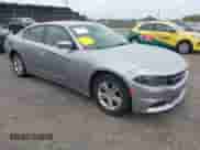 2015 Dodge Charger SE z VIN 2C3CDXBG7FH716892, wystawiony jako IAAI lot #43190738 z przebiegiem 116 613 mil mil oraz . Historia ofert i sprzedaży dostępna na DreamBid. Obrazek 1.