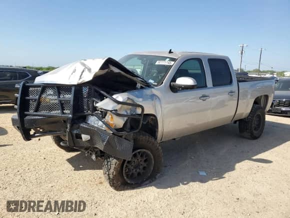 2009 Chevrolet Silverado 2500HD LTZ z VIN 1GCHK63K49F130838, wystawiony jako Copart lot #52771745 z przebiegiem 229 597 mil mil oraz Szkoda całkowita • Salvage title. Historia ofert i sprzedaży dostępna na DreamBid. Obrazek 1.
