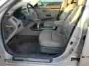 2011 Hyundai Azera Limited z VIN KMHFC4DF0BA551979, wystawiony jako Copart lot #83422474 z przebiegiem 98 752 mil mil oraz Czysty tytuł • Clean title. Historia ofert i sprzedaży dostępna na DreamBid. Obrazek 9.