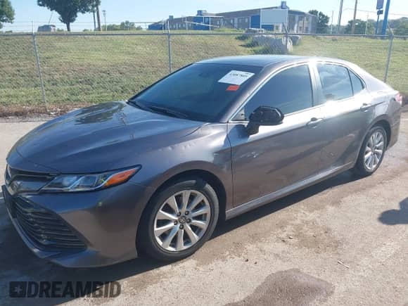 2020 Toyota Camry LE with VIN 4T1C11AK9LU391108, listed as a IAAI auction lot 43087805 with 88,386 mi miles and . Bid and sale history available at DreamBid. Image 18.