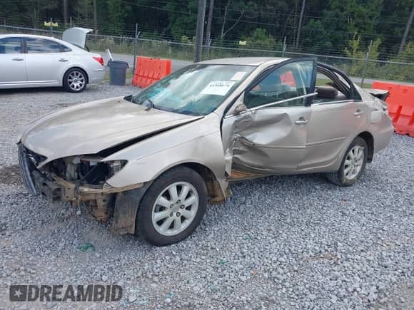 2003 Toyota Camry LE z VIN 4T1BE32K63U143635, wystawiony jako IAAI lot #43368674 z przebiegiem Nie podano mil oraz . Historia ofert i sprzedaży dostępna na DreamBid. Obrazek 2.