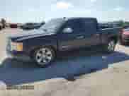 2011 GMC Sierra 1500 SLT z VIN 3GTP2WE37BG207739, wystawiony jako Copart lot #68023545 z przebiegiem 103 385 mil mil oraz Czysty tytuł • Clean title. Historia ofert i sprzedaży dostępna na DreamBid. Obrazek 1.