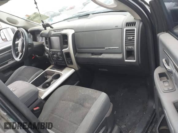 2017 Ram 1500 Big Horn z VIN 3C6RR6LT1HG789439, wystawiony jako IAAI lot #39430528 z przebiegiem 103 028 mil mil oraz . Historia ofert i sprzedaży dostępna na DreamBid. Obrazek 5.