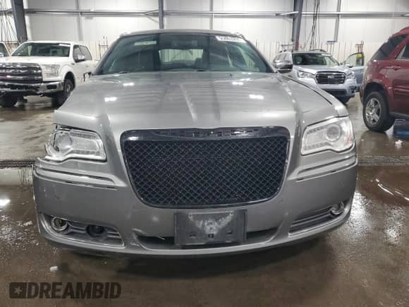 2011 Chrysler 300 C с VIN 2C3CK6CT8BH611977, выставлен на аукционе Copart как лот 55863205 с пробегом 127 717 миль миль и Списание • Salvage title. История ставок и продаж доступна на DreamBid. Изображение 5.