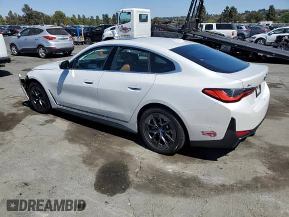 2024 BMW i4 eDrive40 с VIN WBY73AW02RFT14759, выставлен на аукционе Copart как лот 65295925 с пробегом 3 324 миль миль и Списание • Salvage title. История ставок и продаж доступна на DreamBid. Изображение 2.