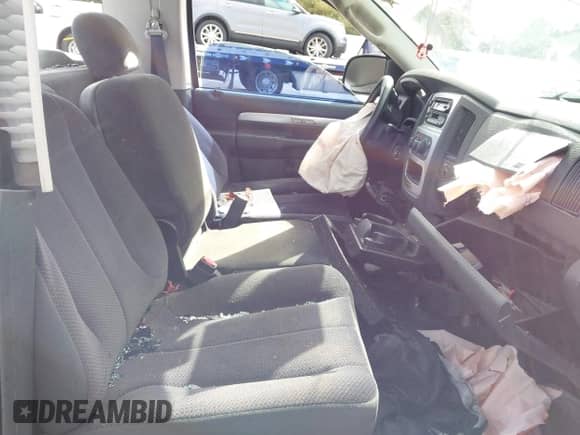 2005 Dodge 1500 SLT z VIN 1D7HU16D05J588206, wystawiony jako IAAI lot #41973836 z przebiegiem 131 023 mil mil oraz . Historia ofert i sprzedaży dostępna na DreamBid. Obrazek 5.