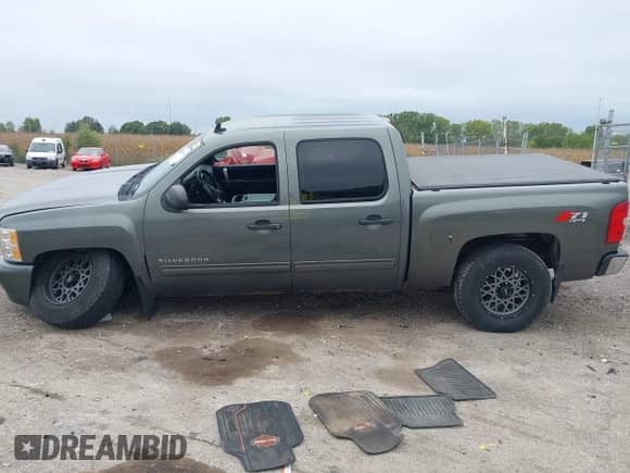 2011 Chevrolet Silverado 1500 LT with VIN 3GCPKSE36BG142049, listed as a IAAI auction lot 43304595 with 175,136 mi miles and . Bid and sale history available at DreamBid. Image 14.