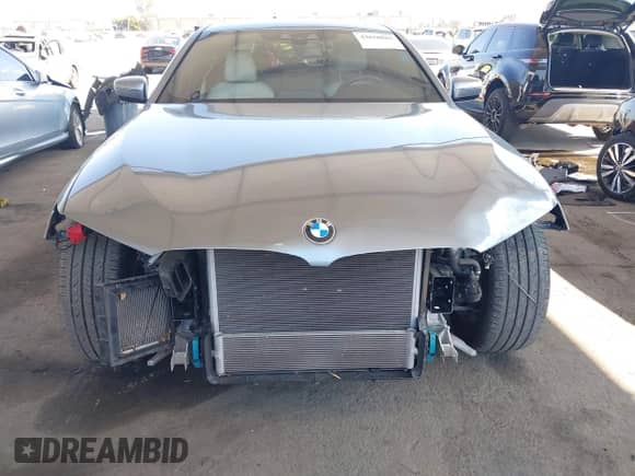 2019 BMW 5 Series 530e с VIN WBAJA9C51KB254009, выставлен на аукционе IAAI как лот 42650685 с пробегом 51 461 миль миль и . История ставок и продаж доступна на DreamBid. Изображение 6.