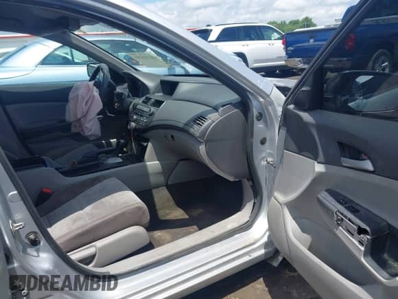 2010 Honda Accord LX z VIN 1HGCP2F33AA054282, wystawiony jako IAAI lot #42381258 z przebiegiem 201 035 mil mil oraz . Historia ofert i sprzedaży dostępna na DreamBid. Obrazek 5.