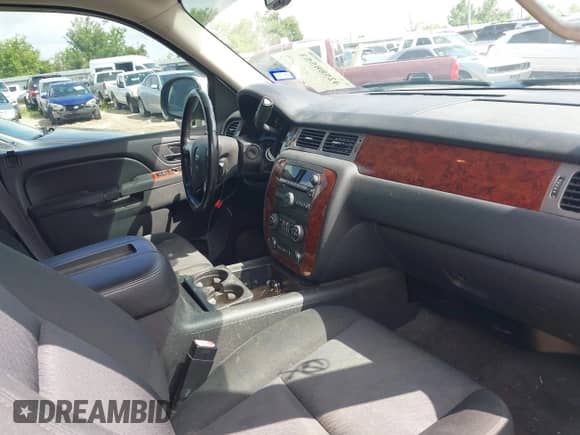 2013 Chevrolet Tahoe LS z VIN 1GNSCAE09DR184197, wystawiony jako IAAI lot #42588553 z przebiegiem 137 205 mil mil oraz . Historia ofert i sprzedaży dostępna na DreamBid. Obrazek 5.