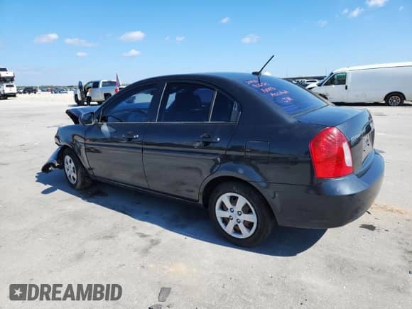 2010 Hyundai Accent GLS z VIN KMHCN4AC8AU472290, wystawiony jako Copart lot #85366745 z przebiegiem Nie podano mil oraz Szkoda całkowita • Salvage title. Historia ofert i sprzedaży dostępna na DreamBid. Obrazek 2.