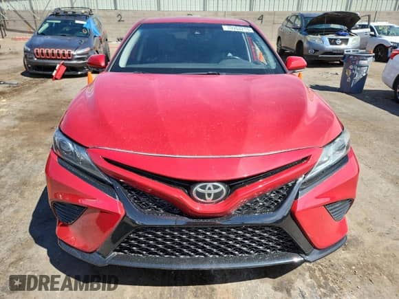 2020 Toyota Camry SE z VIN 4T1G11AKXLU334966, wystawiony jako Copart lot #70904215 z przebiegiem 118 425 mil mil oraz Szkoda całkowita • Salvage title. Historia ofert i sprzedaży dostępna na DreamBid. Obrazek 5.