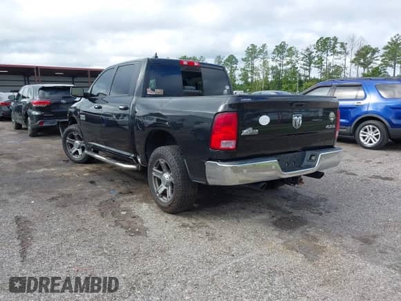 2016 Ram 1500 Outdoorsman z VIN 1C6RR7LG1GS208747, wystawiony jako IAAI lot #43341566 z przebiegiem 152 979 mil mil oraz . Historia ofert i sprzedaży dostępna na DreamBid. Obrazek 3.