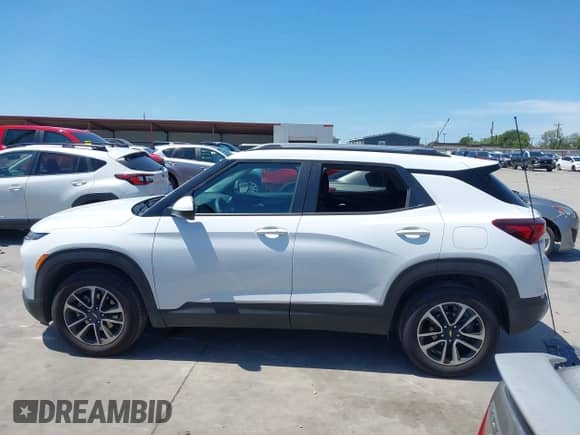 2025 Chevrolet TrailBlazer LT with VIN KL79MPSPXSB137174, listed as a IAAI auction lot 43005448 with 18,846 mi miles and . Bid and sale history available at DreamBid. Image 14.