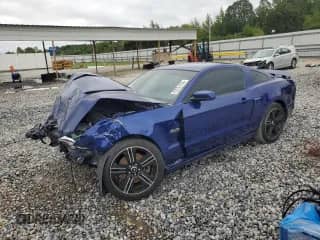 2013 Ford Mustang GT Premium z VIN 1ZVBP8CF8D5252393, wystawiony jako Copart lot #82251055 z przebiegiem 112 610 mil mil oraz Szkoda całkowita • Salvage title. Historia ofert i sprzedaży dostępna na DreamBid. Obrazek 1.