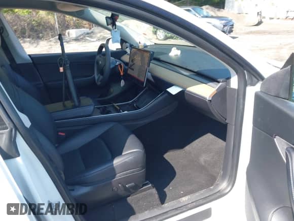 2020 Tesla Model Y Long Range с VIN 5YJYGDEE8LF035966, выставлен на аукционе IAAI как лот 43148128 с пробегом 107 508 миль миль и . История ставок и продаж доступна на DreamBid. Изображение 5.