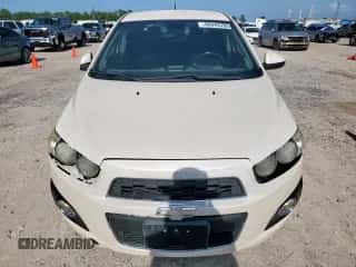 2013 Chevrolet Sonic LTZ z VIN 1G1JE6SB7D4200291, wystawiony jako Copart lot #66943785 z przebiegiem 126 250 mil mil oraz Czysty tytuł • Clean title. Historia ofert i sprzedaży dostępna na DreamBid. Obrazek 5.